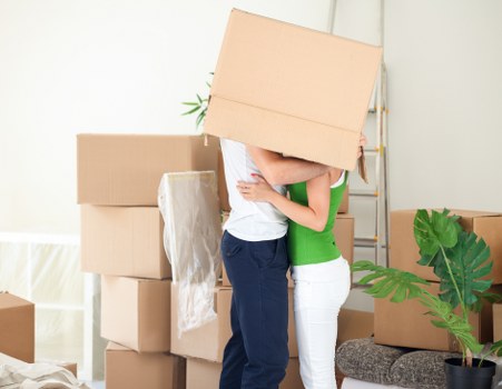 Professional moving van planning for apartment relocation in Belgium