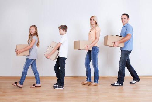 Local moving crew handling access challenges at a Belgian home